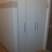 weißer Schrank